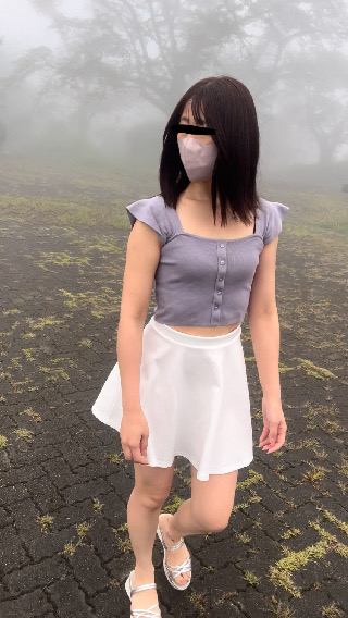 パンティーライン丸見え白のミニスカ女子盗撮