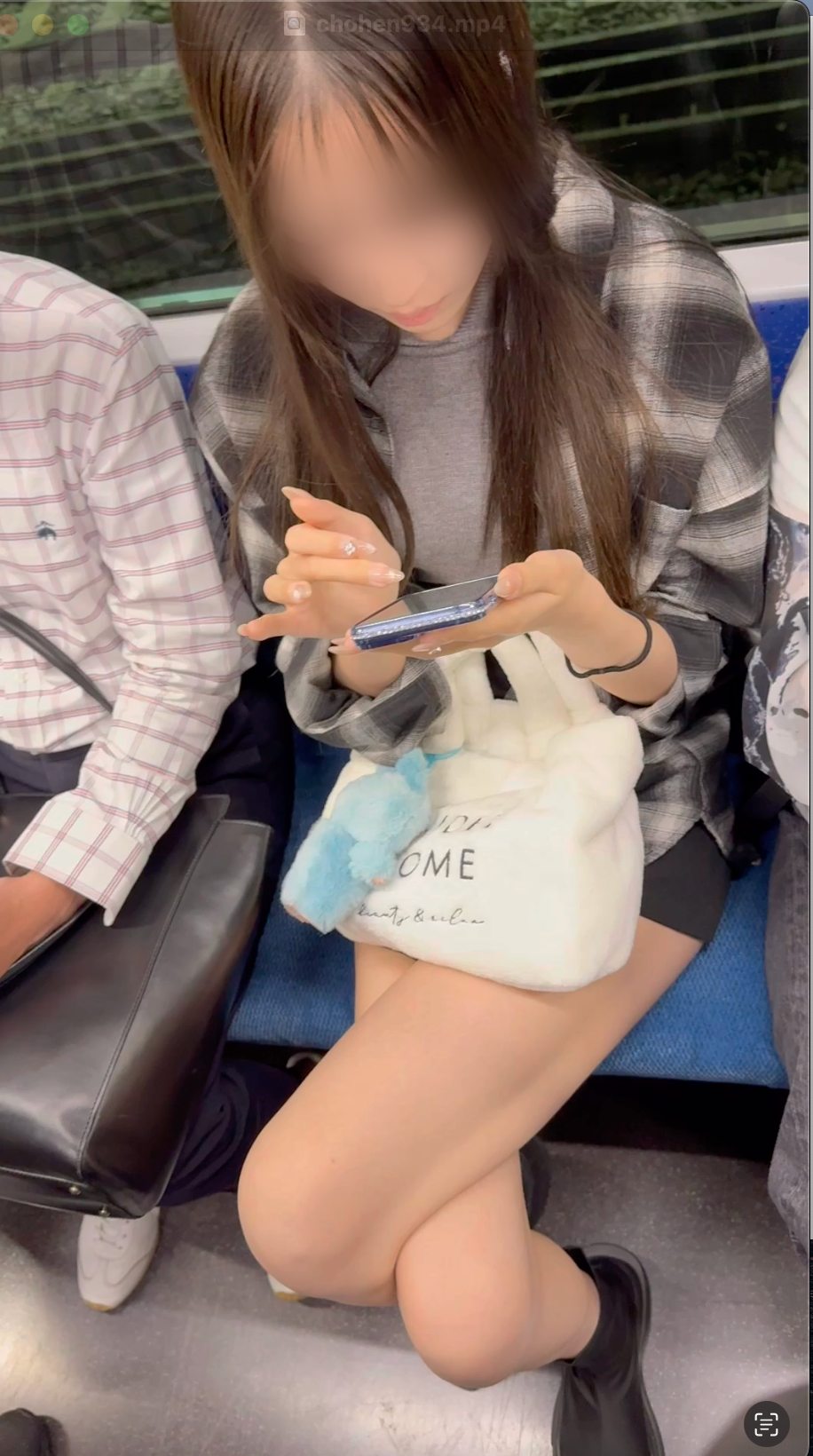 【再販】真上！脚を組むS級美人お姉さんの生脚をガンガン見まくる！