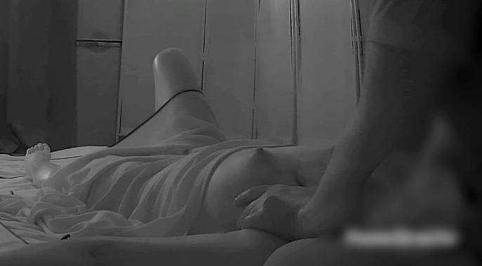 乳首ビンビンで疼きが止まらない清楚系美人お姉さん