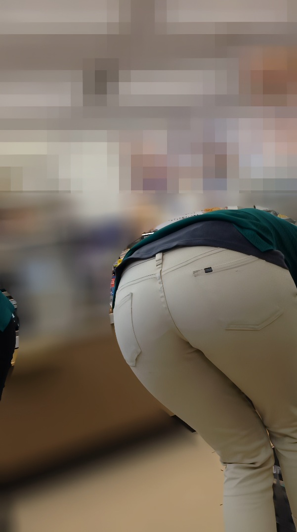 82尻を突き出しまくる仕事熱心なお姉さん