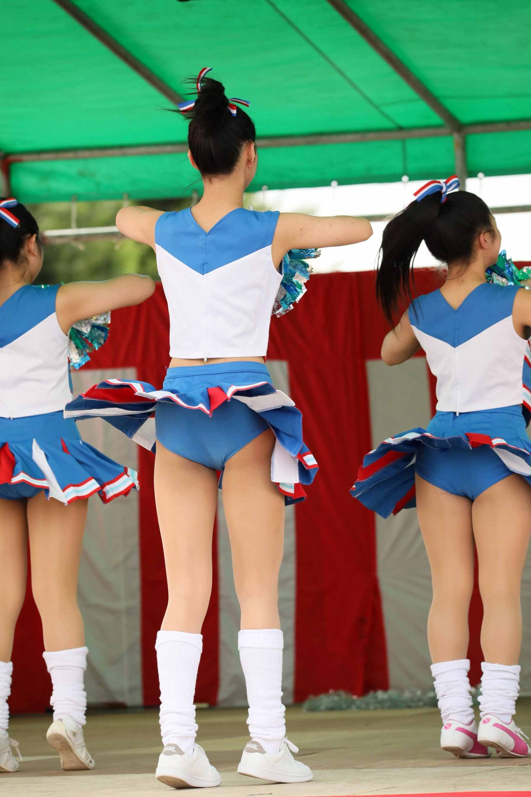 【再販】見せすぎ注意　挑発チアの応援お祭り演技！　～アクロバティックな演技も魅力的！青色の有名ダンスチア～