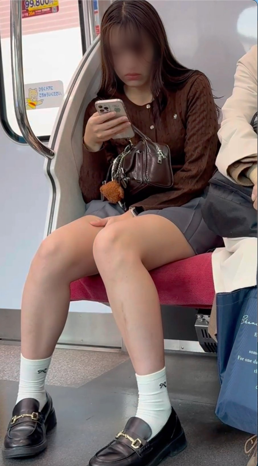 【再販】美人お姉さん2名の「ミニスカ＆ショーパン美脚」を対面から