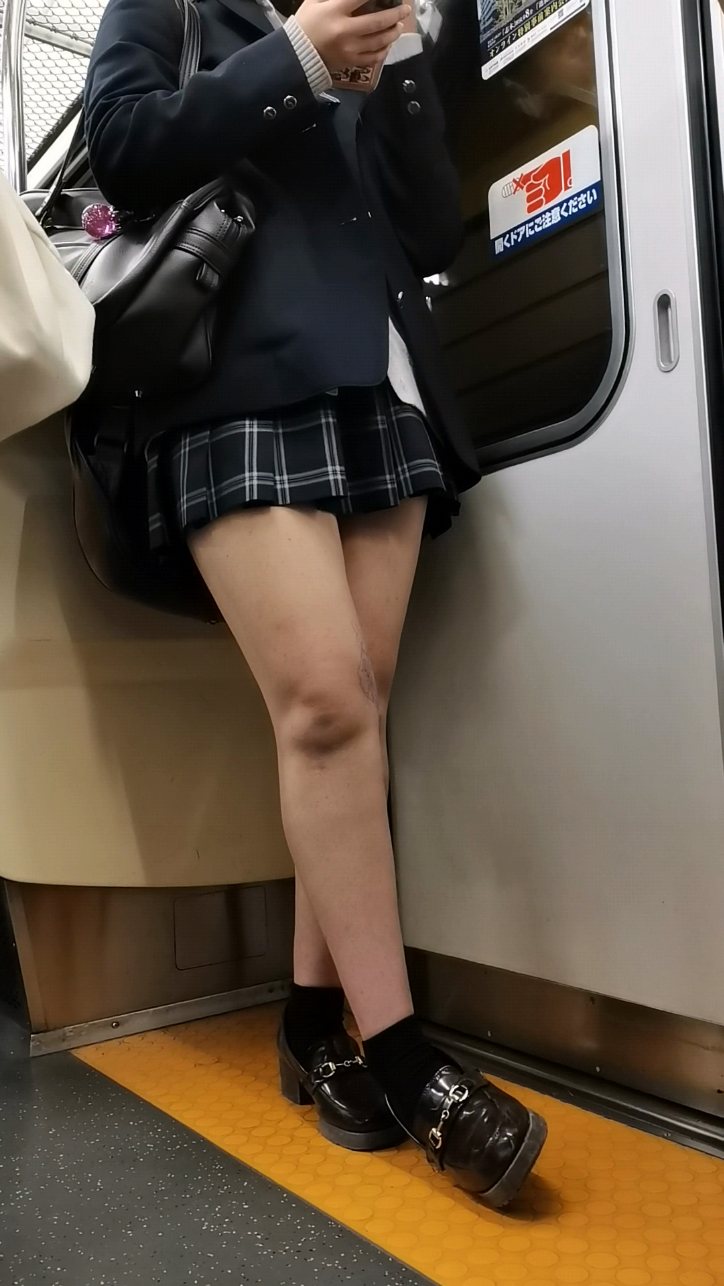 美脚丸出しミニスカバンギャ