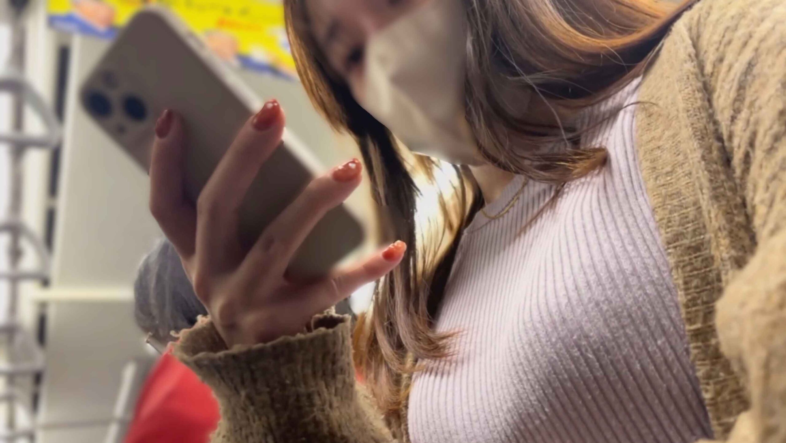 【再販】街の風景１１（別アングル）冬の電車で心温まるおっぱい美人の下乳も尊い♡