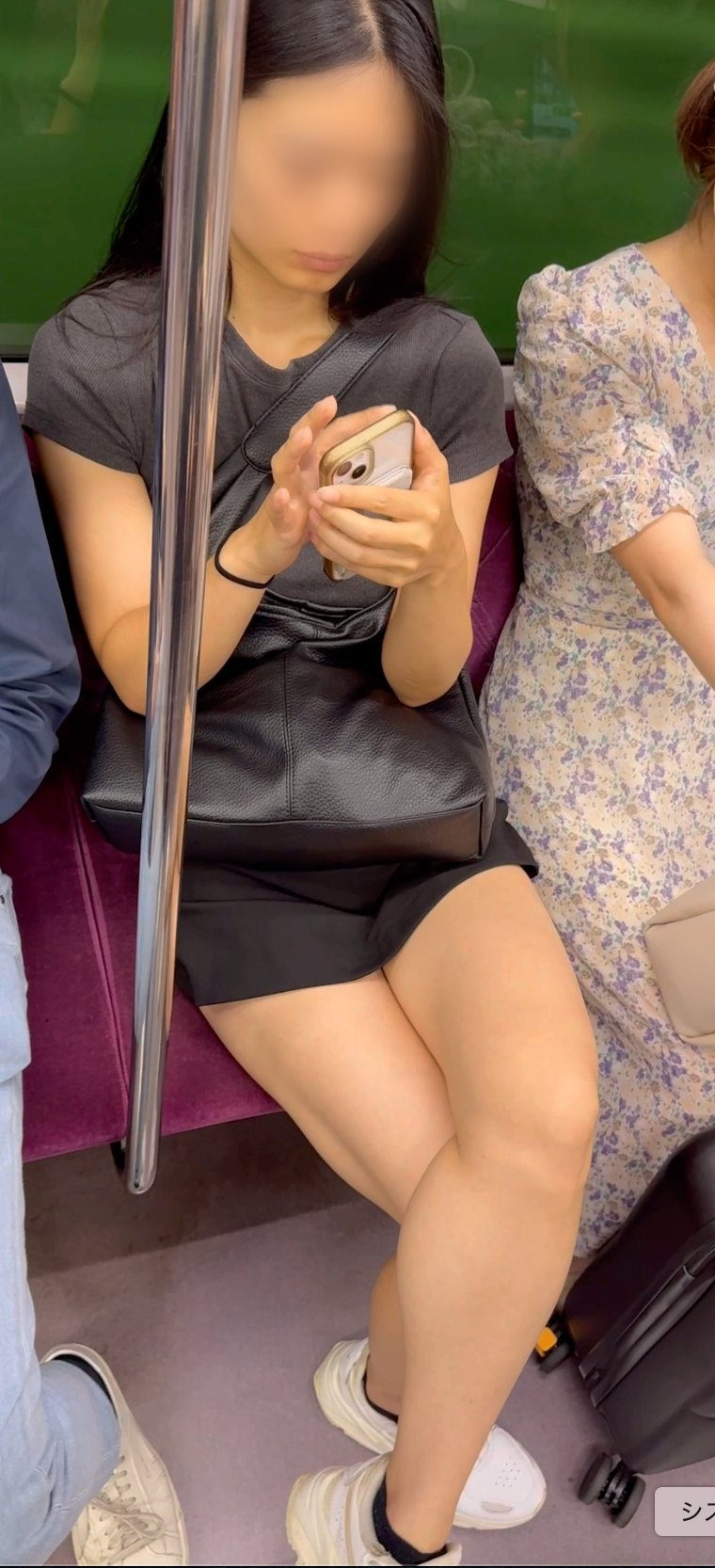 【再販】真上独占！脚を組むS級美人お姉さんの生脚をガンガン見まくる！