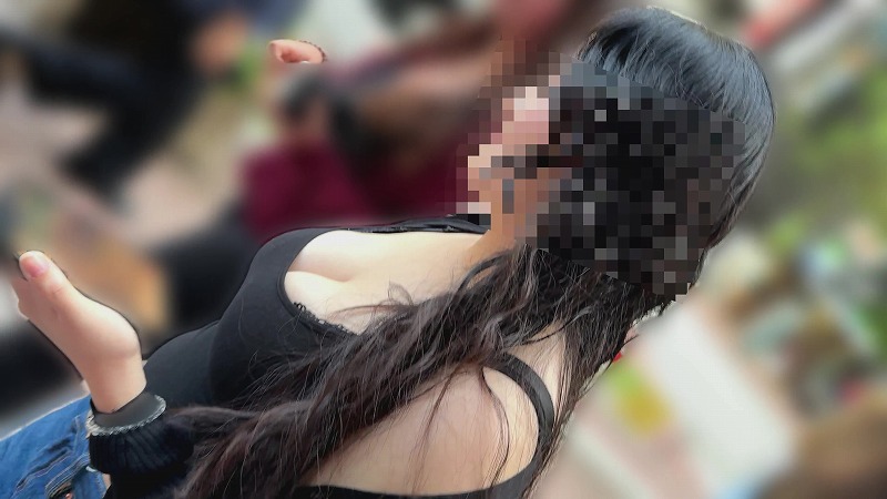 【再販】えげつない谷間(*´Д`)ﾊｧﾊｧ巨乳ギャルの胸チラ動画