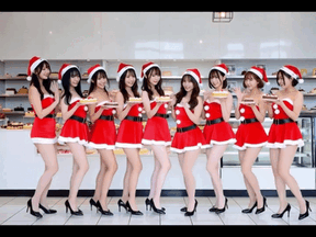 ケーキ屋店員セクシーサンタ挑発ポロリ