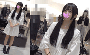 清楚萌かわ店員大胆Tバックで大開脚モロ出し！スケ乳首も丸見えで全身堪能パンチラ撮り動画