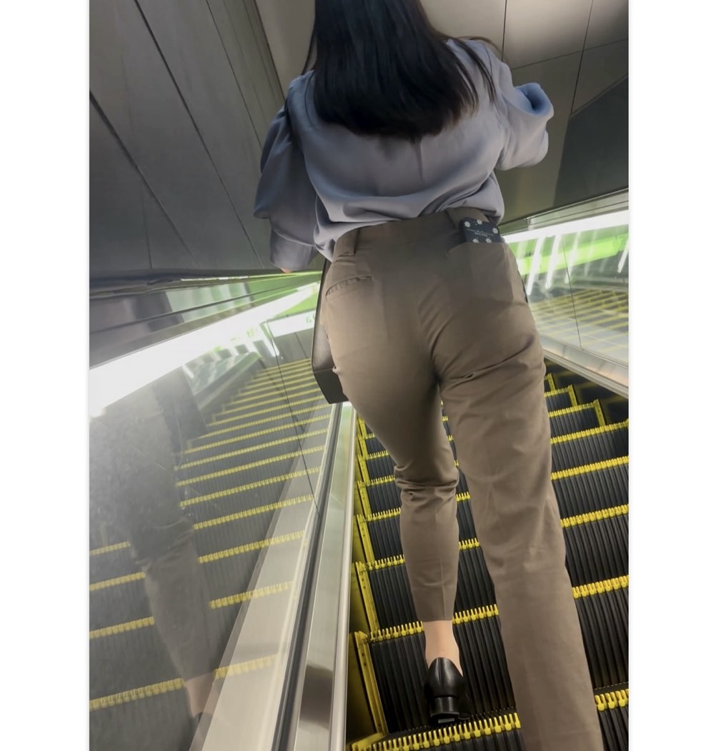 【485】はち切れそうなお尻をフリッフリのパンツOLさん！