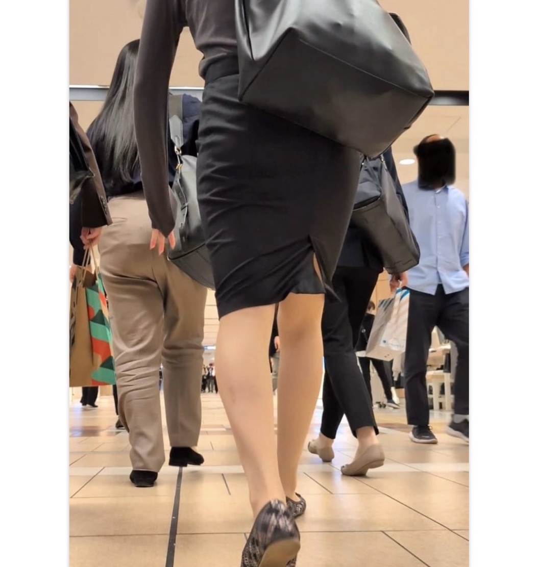 【476】高身長のタイトスカートOLさんのランチ探索を追跡！(前編)