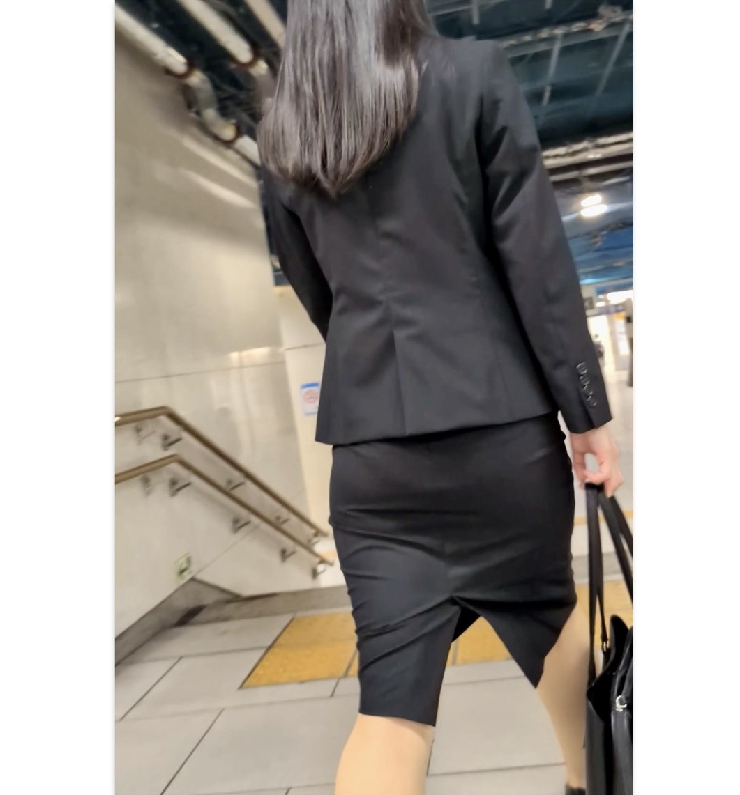 【547】長身かつスタイル抜群なリクルートスーツOLさんの後ろ姿に見惚れる…！