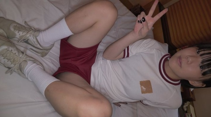 【再販】パンツと運動靴　１４２　○学校時代の体操着エンジ短パンに白ソ、ぱんつクロッチドアップがえっち♪運動靴萌え