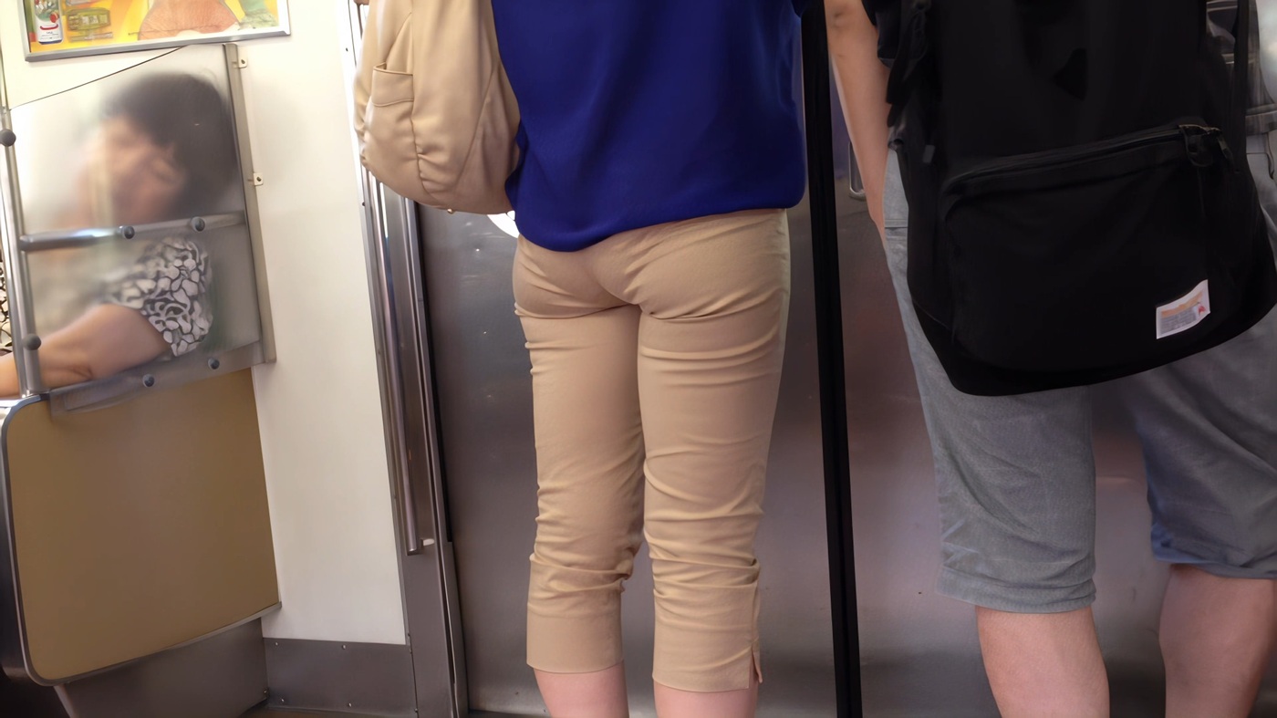 62電車で出会った素晴らしくエロい尻①