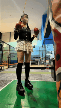 立ってるだけでおしりがみえちゃう激ヤバミニスカでス○ッチャでぱんちら撮ってきたよ(*^-'*)♡