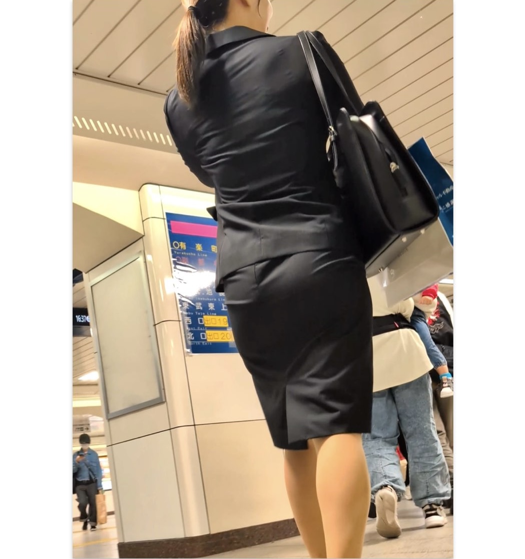 【482】画角に収まらない魅力を放つリクルートスーツOLのグループに迫る！