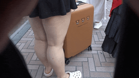 ふくらはぎシリーズ№5　色白美人のはち切れんばかりの最高に太いふくらはぎを撮影したよ！
