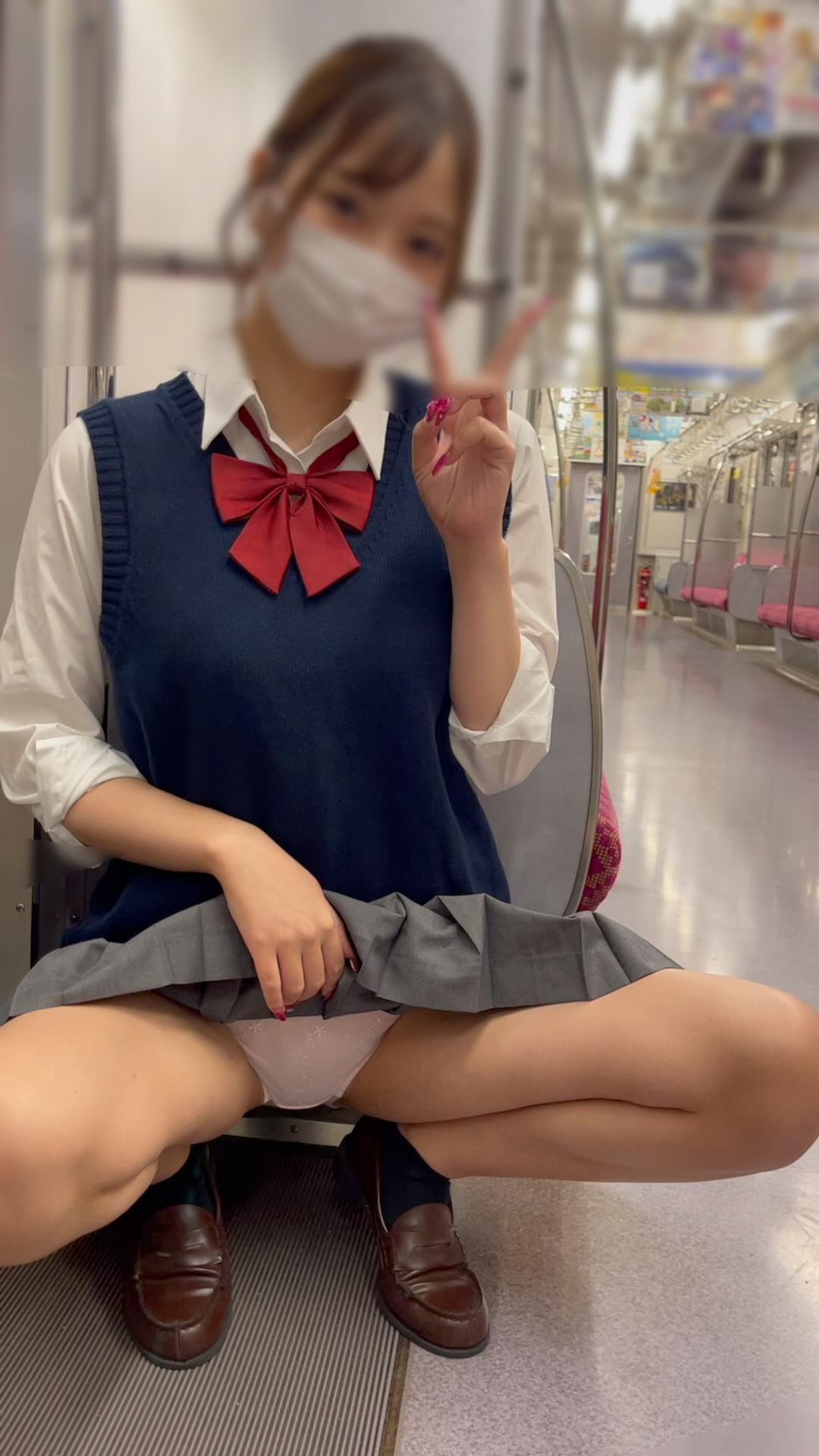 JK盗撮日記195　大人気のあの娘が制服姿で登場！今季1番のオススメ！！モデル級の激カワ美脚JKを電車内で盗撮【※23分超撮影】